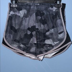 🌚Nike Dri-Fit Athletic Shorts•S•Gray & Black Camo
